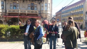 Hannes Csernetzky (l.) führt durch Schässburg