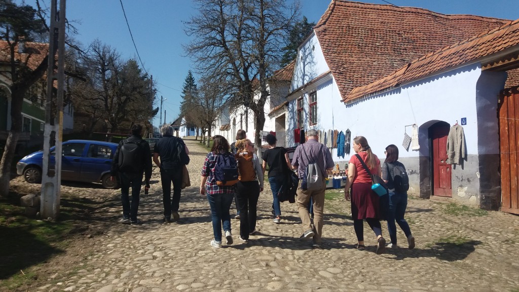 Spaziergang durch das malerische Dorf Deutsch-Weißkirch